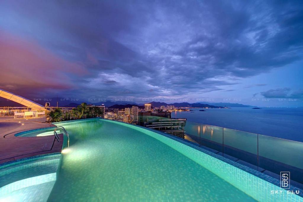 Panorama Central Nha Trang- Vietnam'S Highest Infinitive Rooftop Pool Eksteriør billede